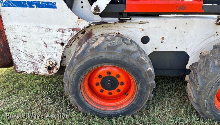 image for item EN5555 2000 Bobcat 773 skid steer loader
