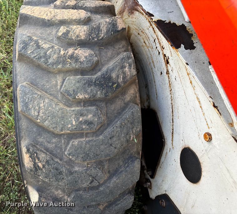 image for item EN5555 2000 Bobcat 773 skid steer loader