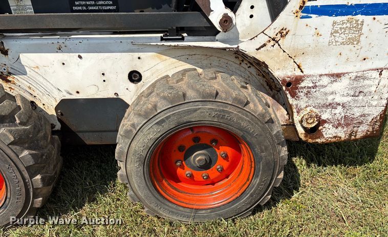 image for item EN5555 2000 Bobcat 773 skid steer loader