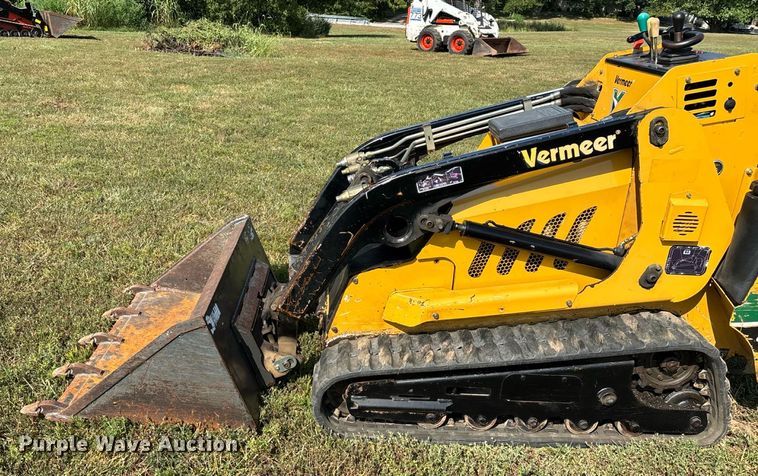 image for item EN5556 2016 Vermeer S800TX compact utility loader