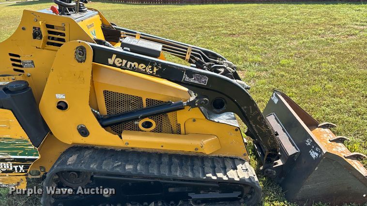 image for item EN5556 2016 Vermeer S800TX compact utility loader