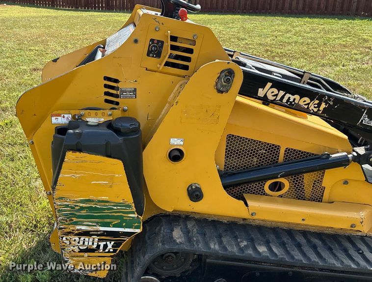image for item EN5556 2016 Vermeer S800TX compact utility loader