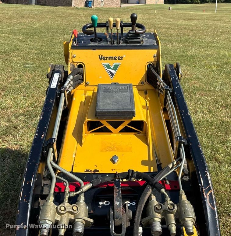 image for item EN5556 2016 Vermeer S800TX compact utility loader