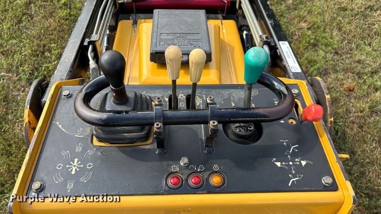 image for item EN5556 2016 Vermeer S800TX compact utility loader