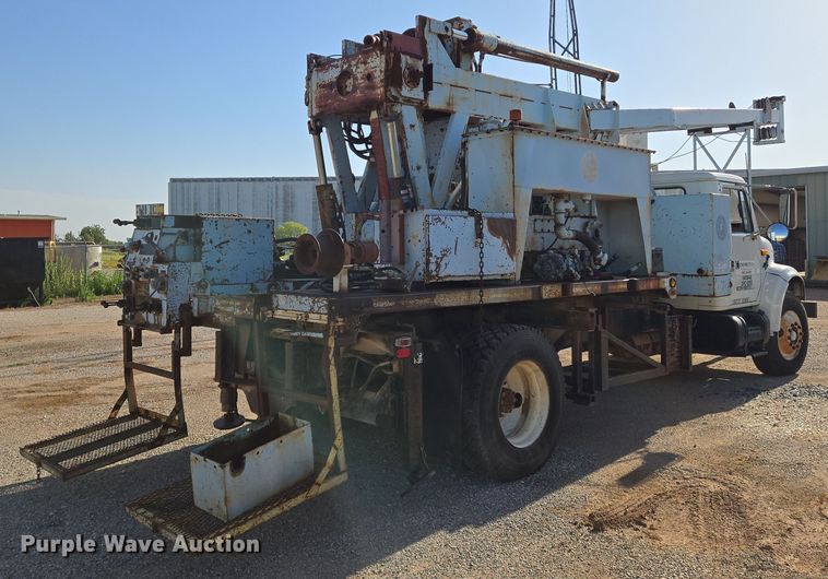 image for item EN8296 1990 International 4900 drilling rig truck