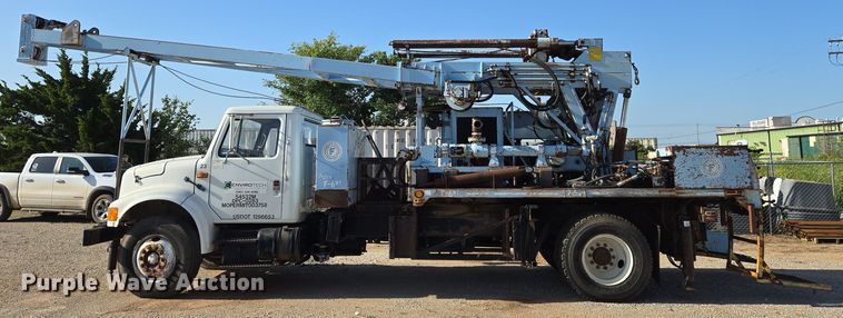 image for item EN8296 1990 International 4900 drilling rig truck