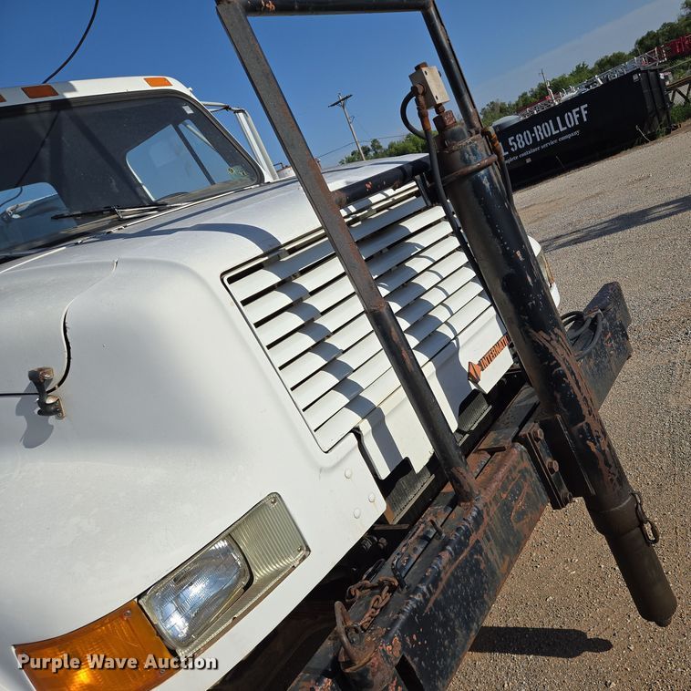 image for item EN8296 1990 International 4900 drilling rig truck