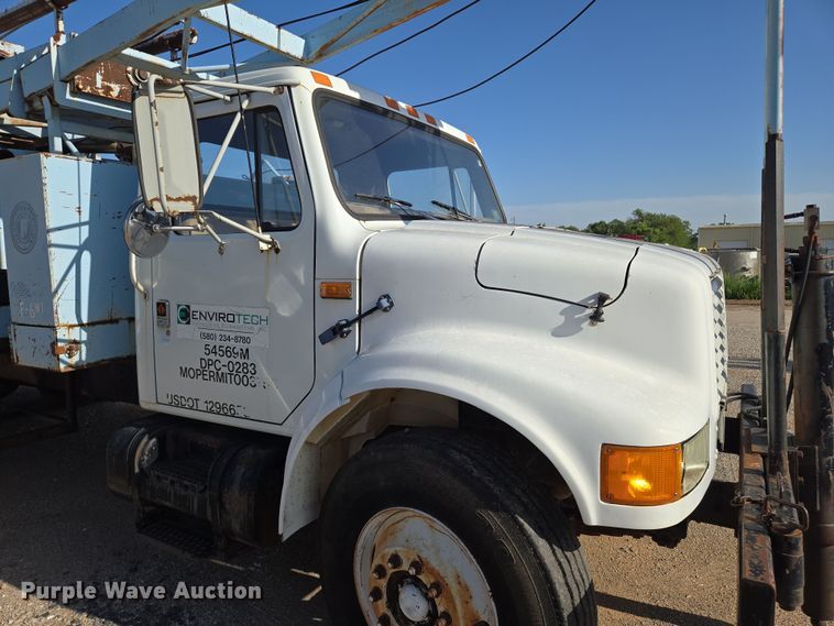 image for item EN8296 1990 International 4900 drilling rig truck