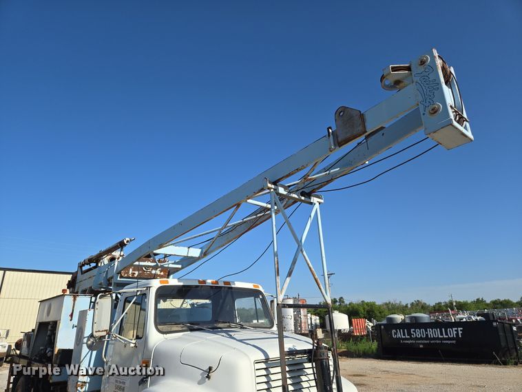 image for item EN8296 1990 International 4900 drilling rig truck