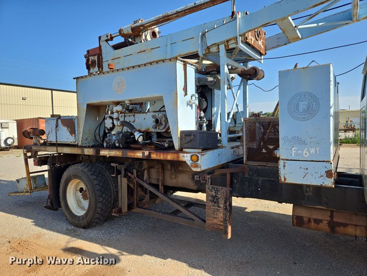 image for item EN8296 1990 International 4900 drilling rig truck