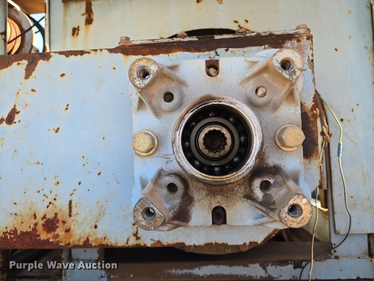 image for item EN8296 1990 International 4900 drilling rig truck