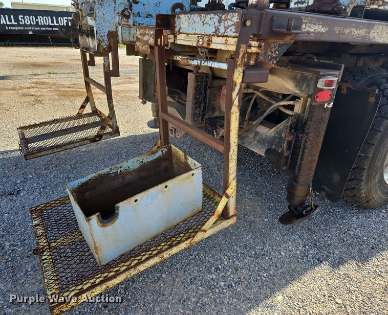 image for item EN8296 1990 International 4900 drilling rig truck