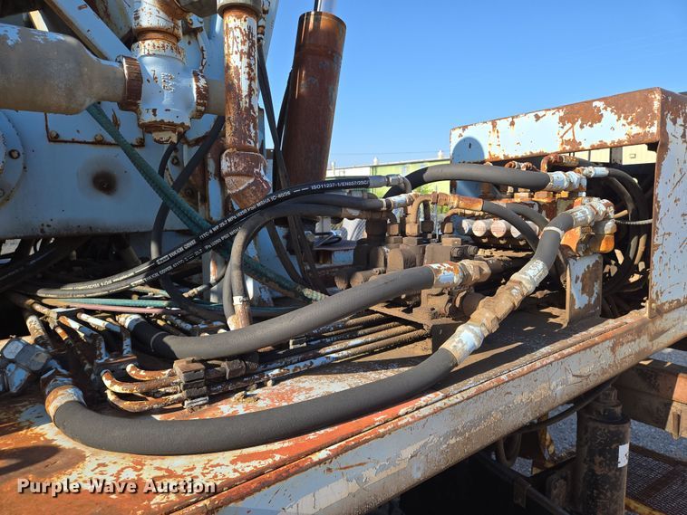 image for item EN8296 1990 International 4900 drilling rig truck