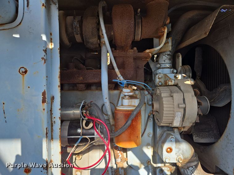 image for item EN8296 1990 International 4900 drilling rig truck