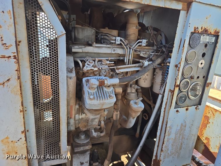 image for item EN8296 1990 International 4900 drilling rig truck