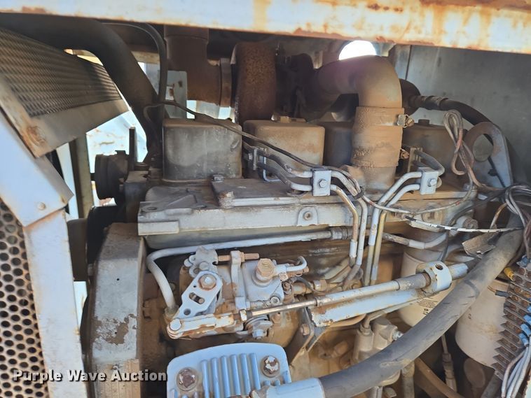 image for item EN8296 1990 International 4900 drilling rig truck