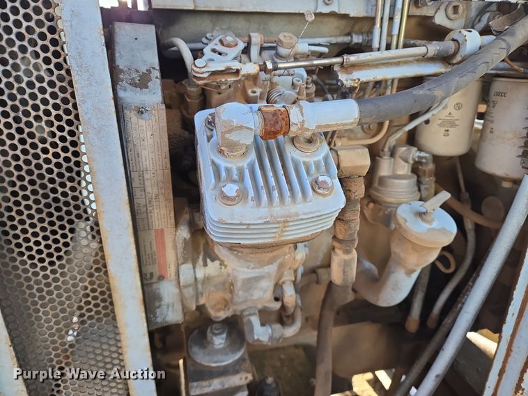 image for item EN8296 1990 International 4900 drilling rig truck