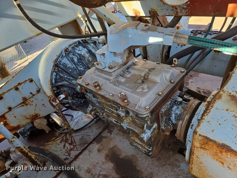 image for item EN8296 1990 International 4900 drilling rig truck