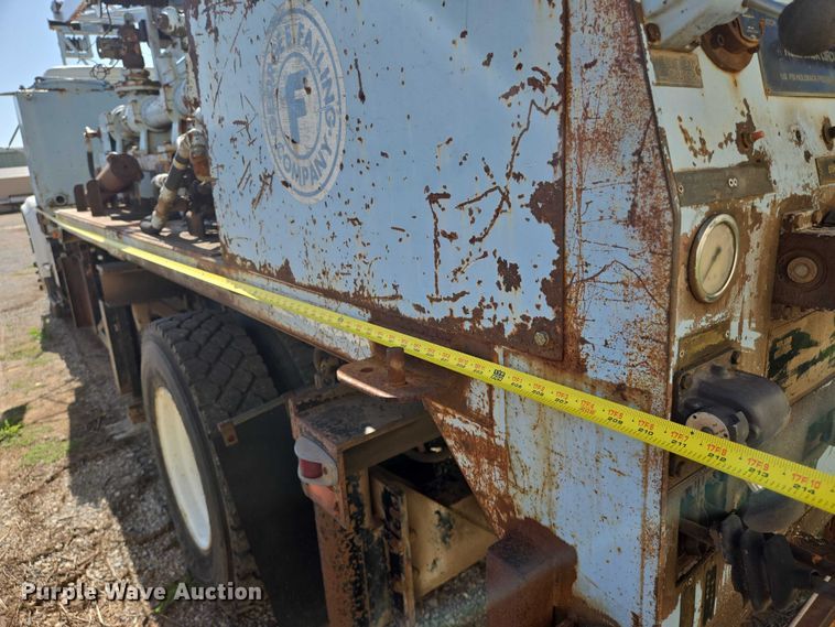 image for item EN8296 1990 International 4900 drilling rig truck