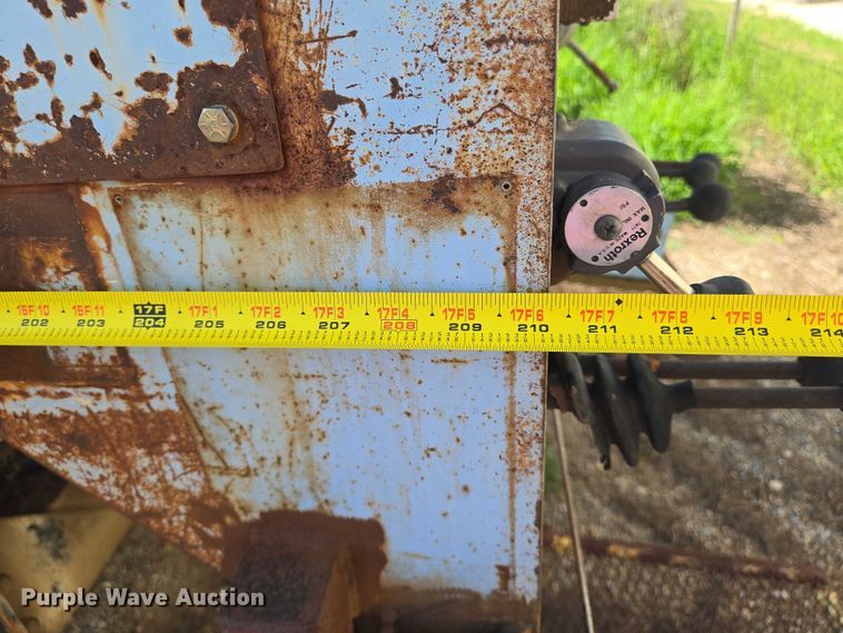 image for item EN8296 1990 International 4900 drilling rig truck