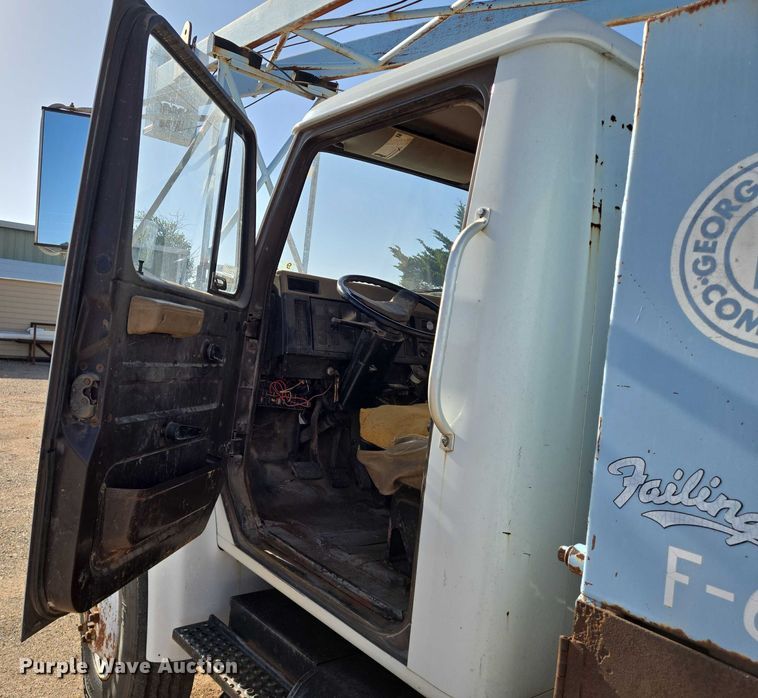 image for item EN8296 1990 International 4900 drilling rig truck