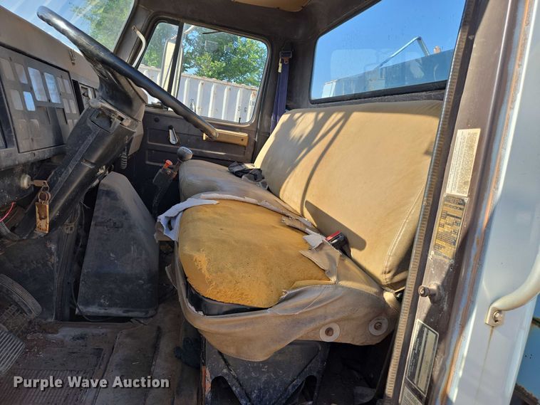 image for item EN8296 1990 International 4900 drilling rig truck