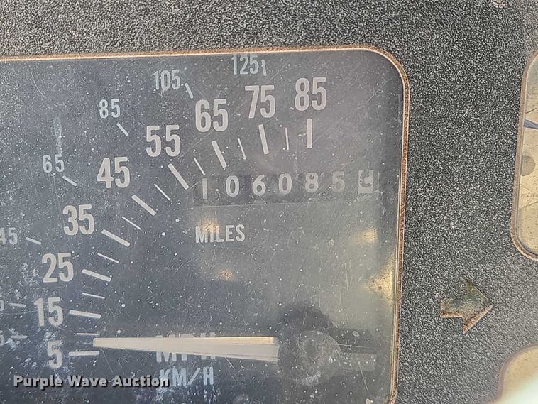 image for item EN8296 1990 International 4900 drilling rig truck