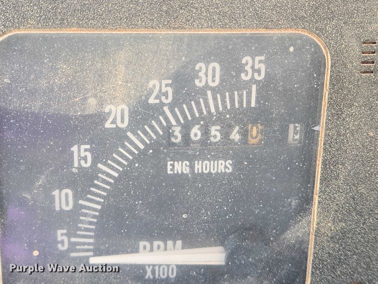 image for item EN8296 1990 International 4900 drilling rig truck