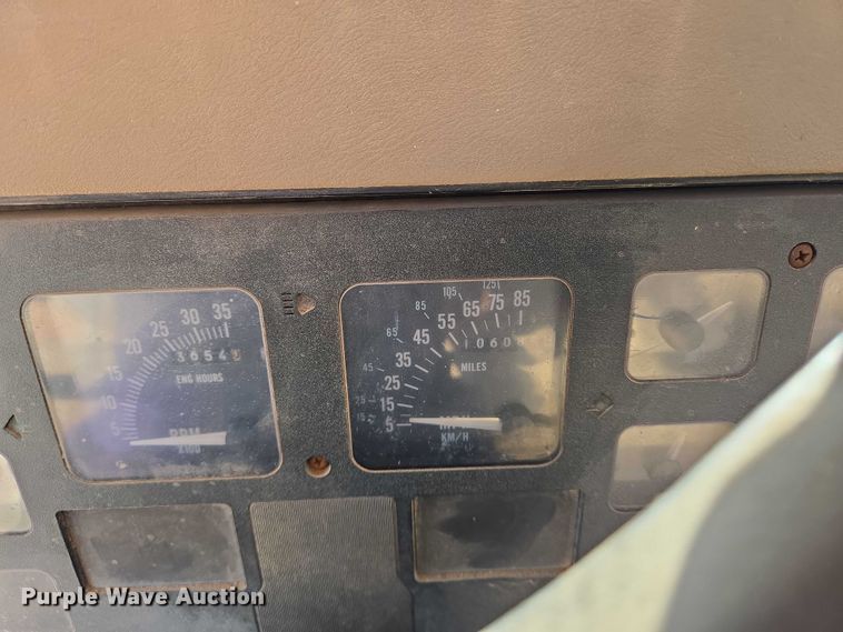 image for item EN8296 1990 International 4900 drilling rig truck