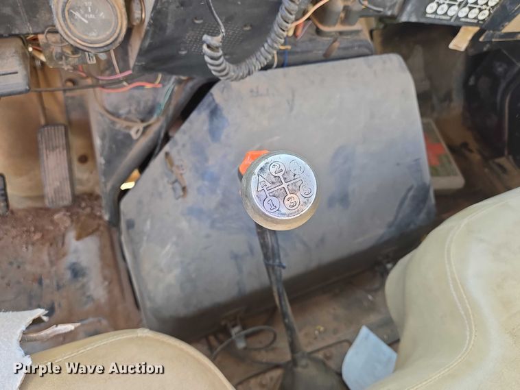 image for item EN8296 1990 International 4900 drilling rig truck