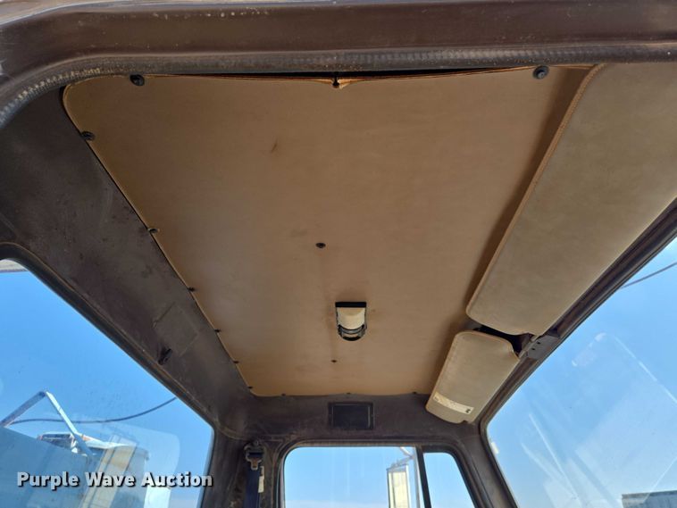 image for item EN8296 1990 International 4900 drilling rig truck