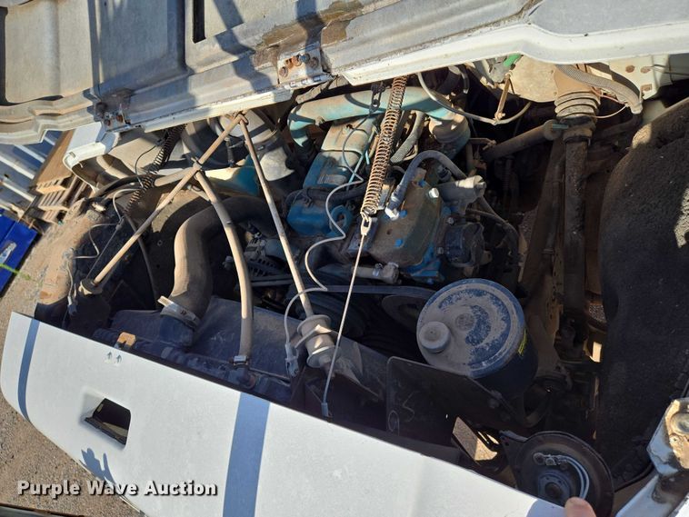 image for item EN8296 1990 International 4900 drilling rig truck