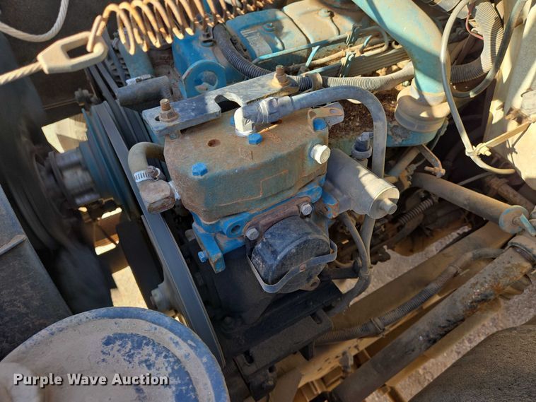 image for item EN8296 1990 International 4900 drilling rig truck