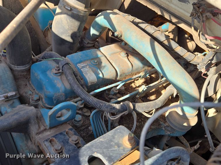 image for item EN8296 1990 International 4900 drilling rig truck