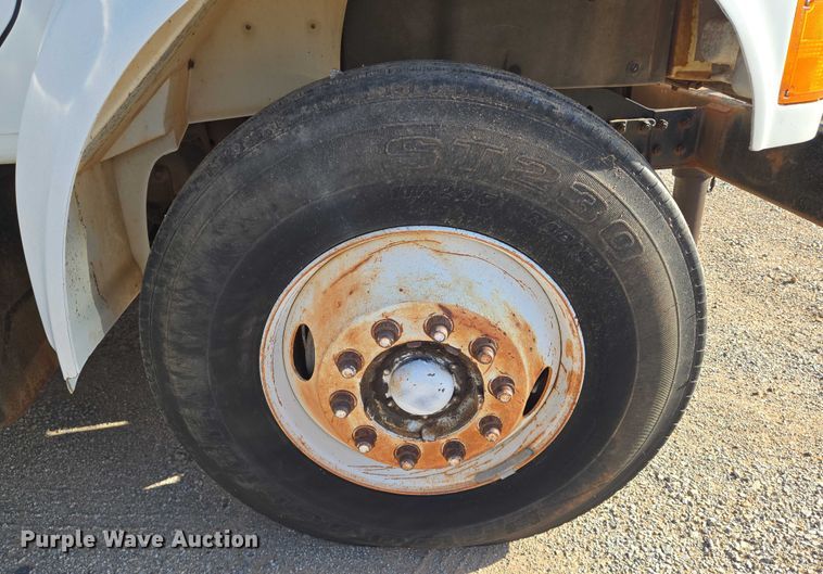 image for item EN8296 1990 International 4900 drilling rig truck