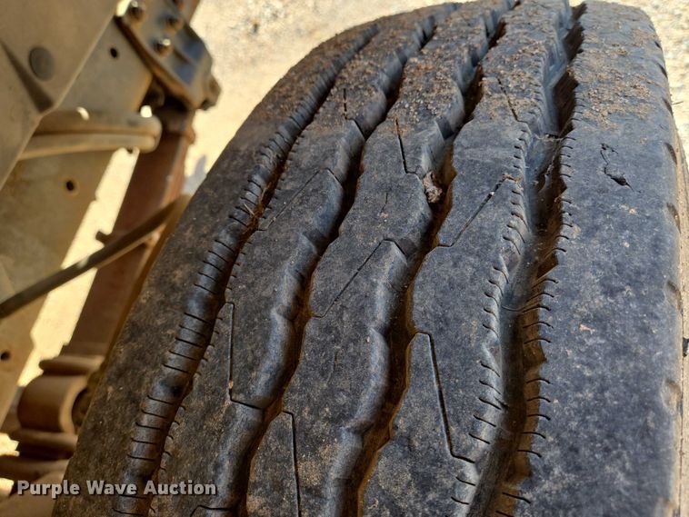 image for item EN8296 1990 International 4900 drilling rig truck