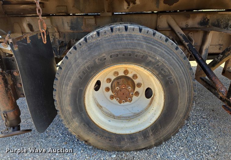 image for item EN8296 1990 International 4900 drilling rig truck