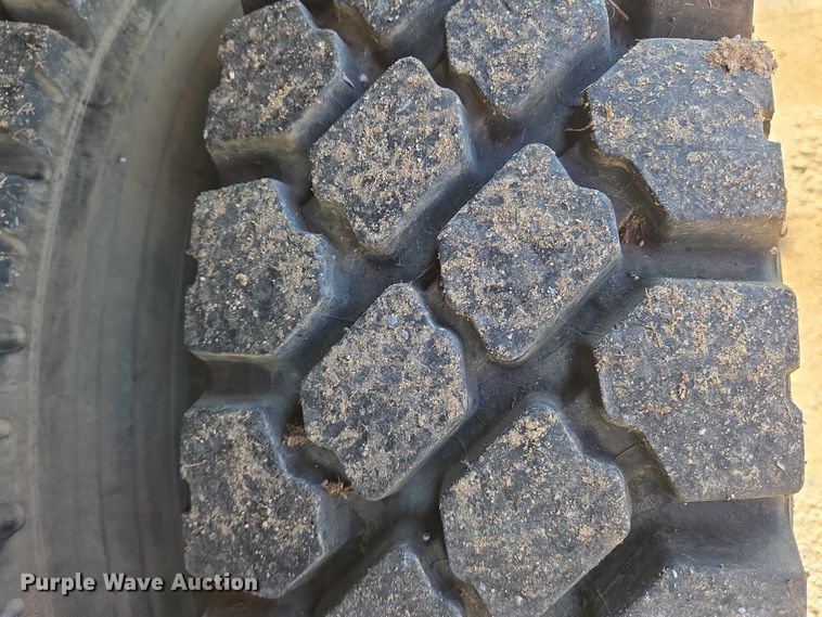 image for item EN8296 1990 International 4900 drilling rig truck