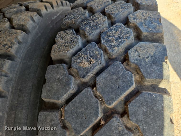 image for item EN8296 1990 International 4900 drilling rig truck