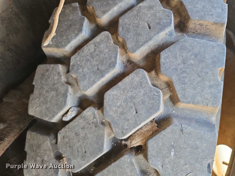 image for item EN8296 1990 International 4900 drilling rig truck