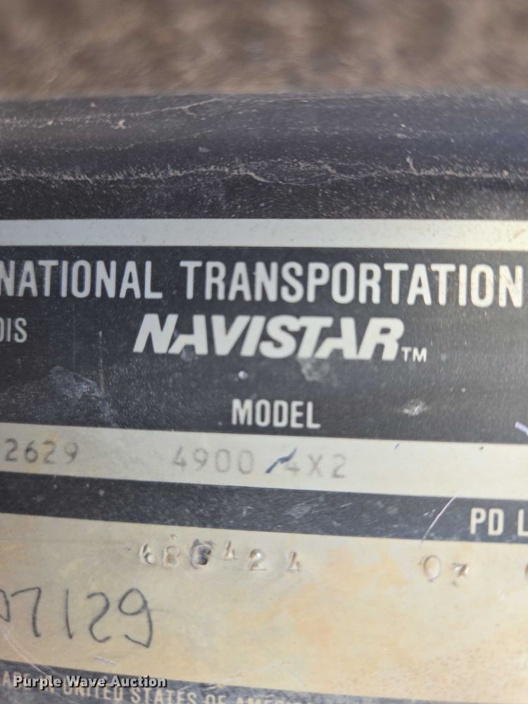 image for item EN8296 1990 International 4900 drilling rig truck