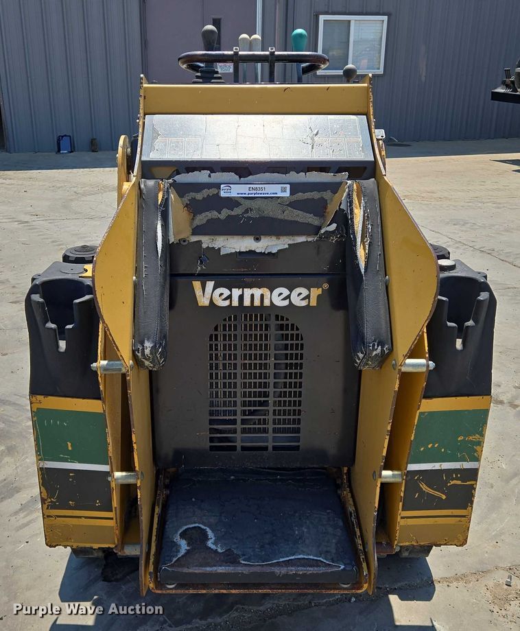 image for item EN8351 2011 Vermeer S800TX compact utility loader