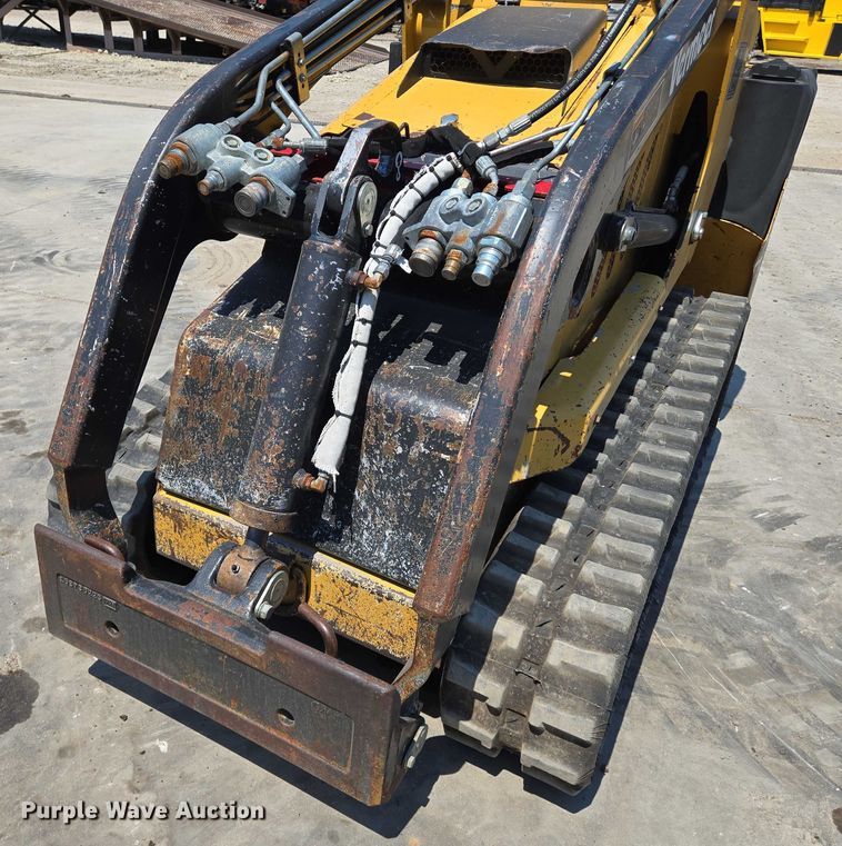 image for item EN8351 2011 Vermeer S800TX compact utility loader