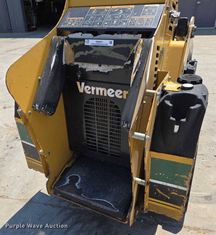 image for item EN8351 2011 Vermeer S800TX compact utility loader