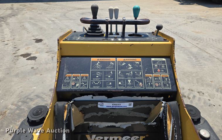 image for item EN8351 2011 Vermeer S800TX compact utility loader