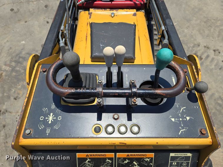 image for item EN8351 2011 Vermeer S800TX compact utility loader