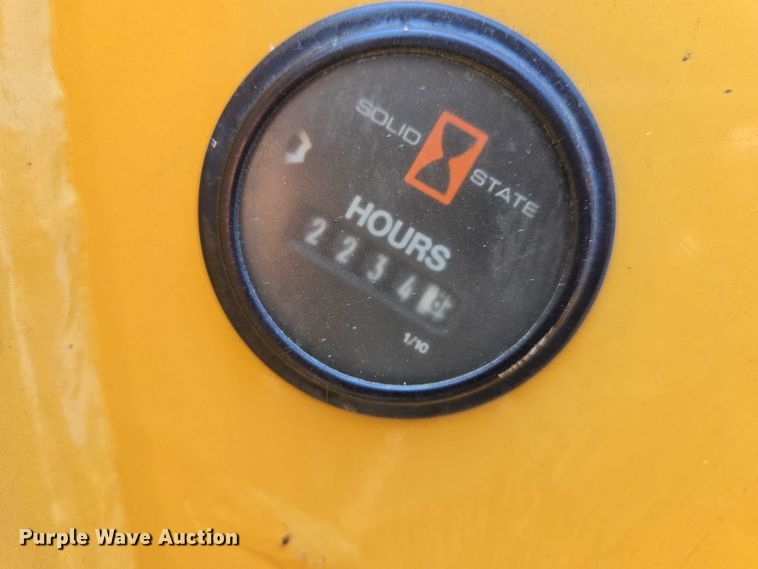 image for item EN8351 2011 Vermeer S800TX compact utility loader