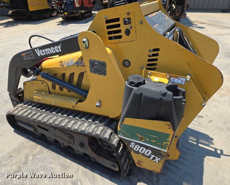 image for item EN8351 2011 Vermeer S800TX compact utility loader