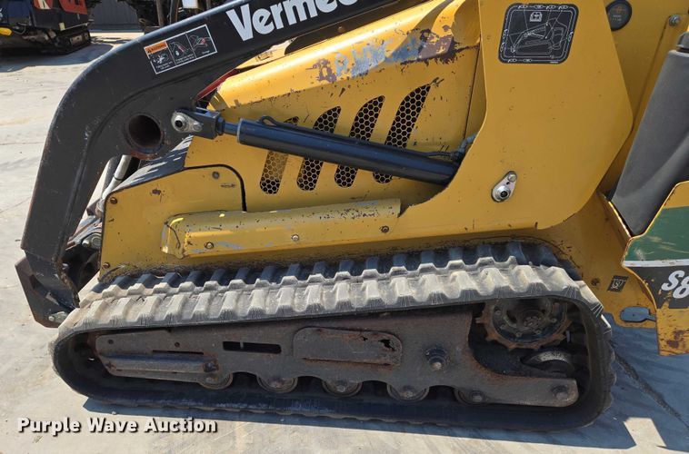 image for item EN8351 2011 Vermeer S800TX compact utility loader