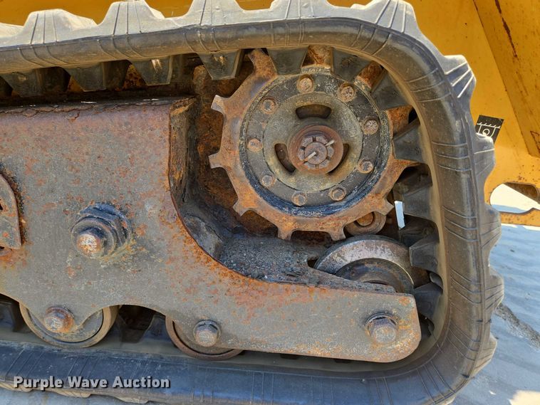 image for item EN8351 2011 Vermeer S800TX compact utility loader